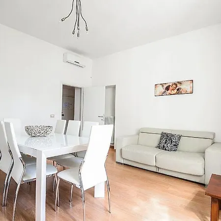 Apartment Sleeps 6 Air Con Wifi